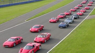 Largest Parade of Ferrari Cars: 964 Ferraris set world record