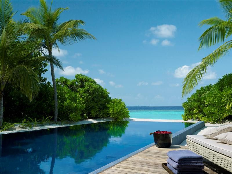 dusit thani maldives private pool