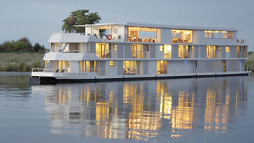 luxury-river-Zambezi-Queen
