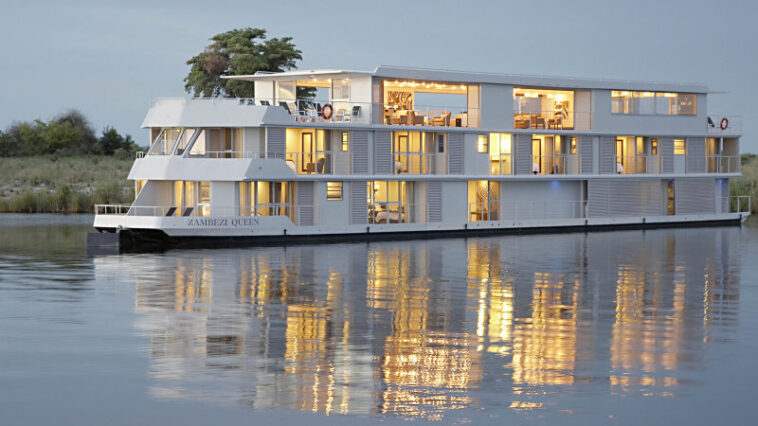 luxury-river-Zambezi-Queen