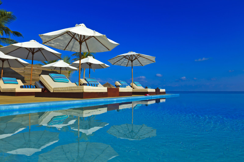 Velassaru Maldives Luxury Travel infinite pool