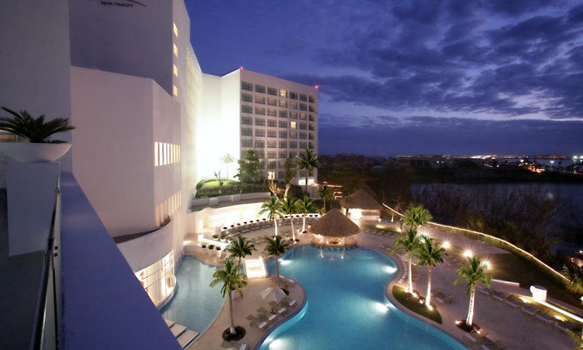 Le Blanc Spa Resort pool
