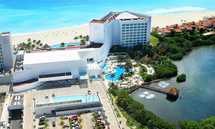 Le Blanc Spa Resort beach
