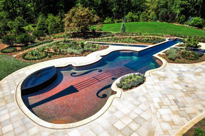Stradivarius-shaped pool 