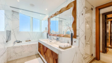Alberto Pinto-designed show apartment at Tour Odeon