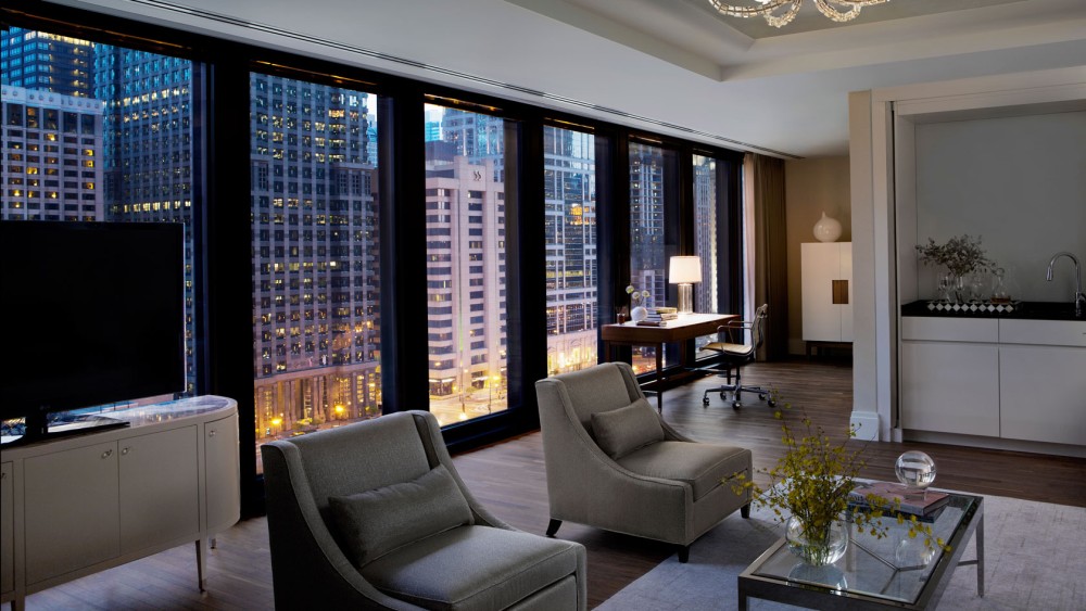 Langham Chicago-tlchi-rooms-classic-river-view-suite-living-room-nighttime-1680-945